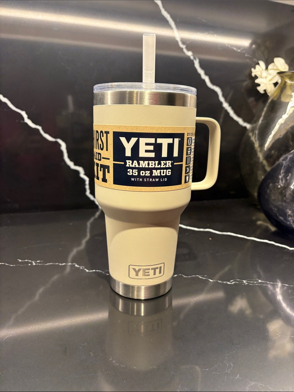 NWT YETI Rambler 35 oz Mug with Handle, straw and Lid